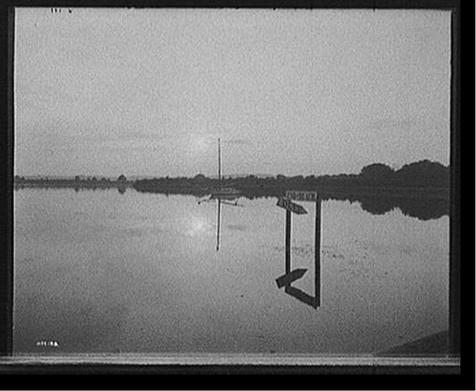 [Evening on the Potomac, Washington, D.C.], [between 1895 and 1910] — historic photograph
