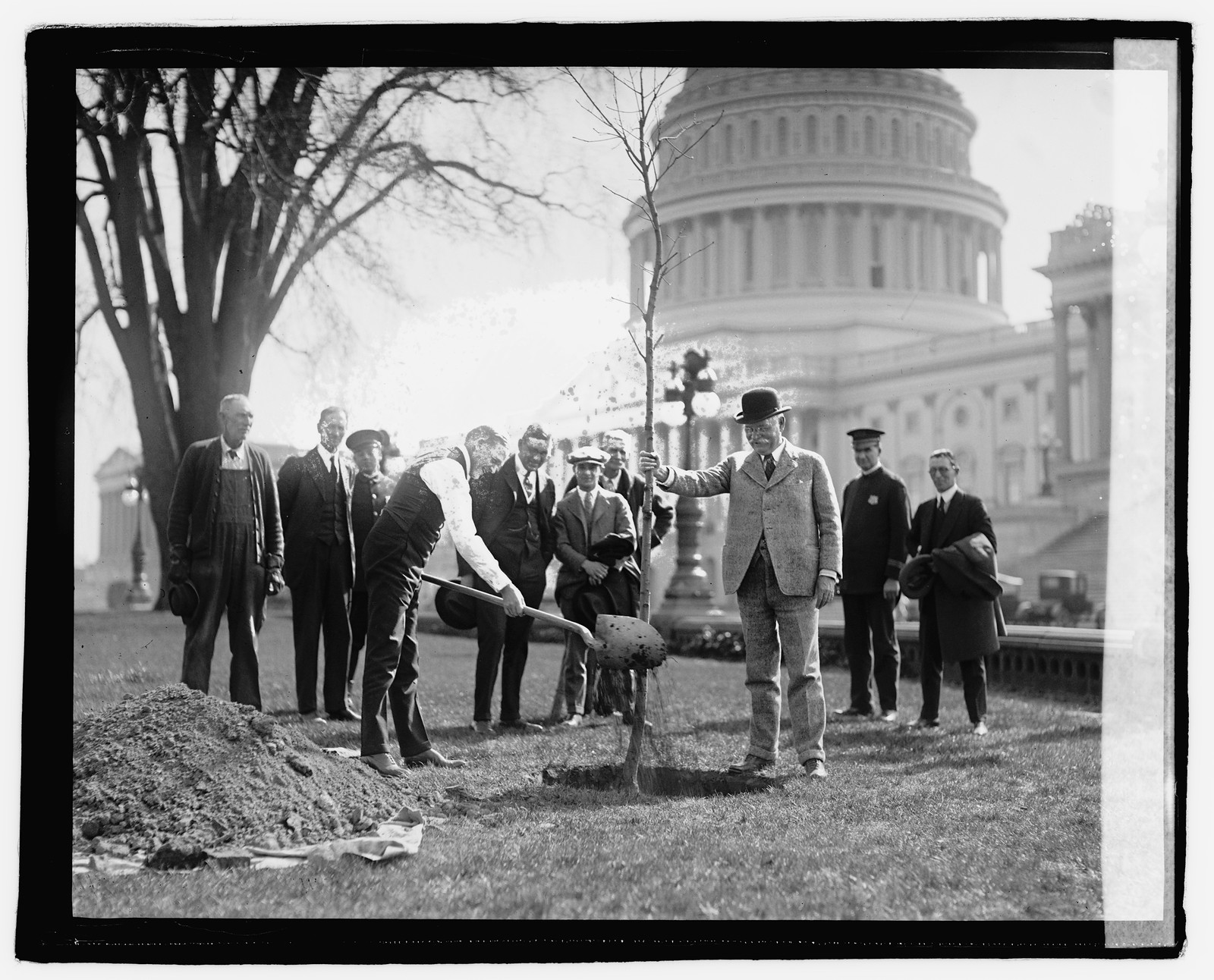 Sen. McNary & Sen. Fletcher, 4/19/23, [19]23 April 19. — historic photograph