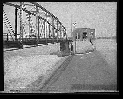 The Flow over Bear Trap Dam, Chicago Drainage Canal, Lockport, Ill's.