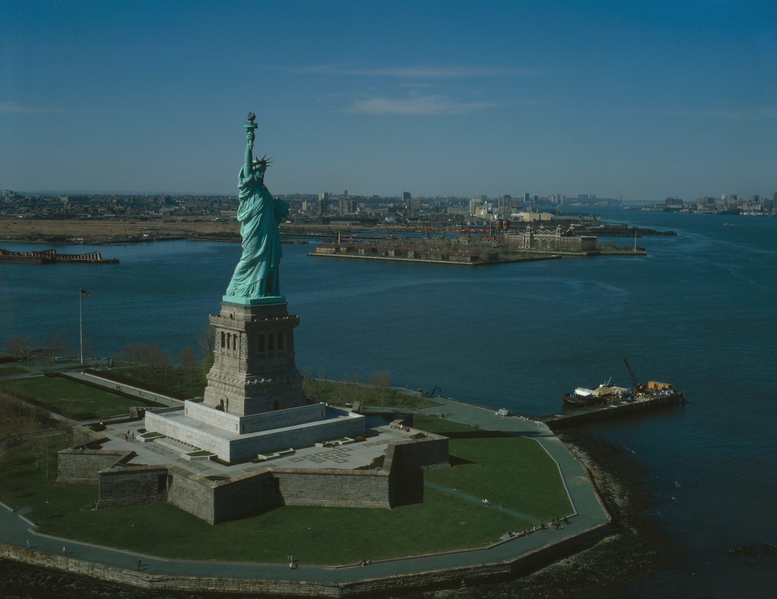 570002cu 233. GENERAL VIEW OF STATUE LOOKING NORTHWEST — historic image