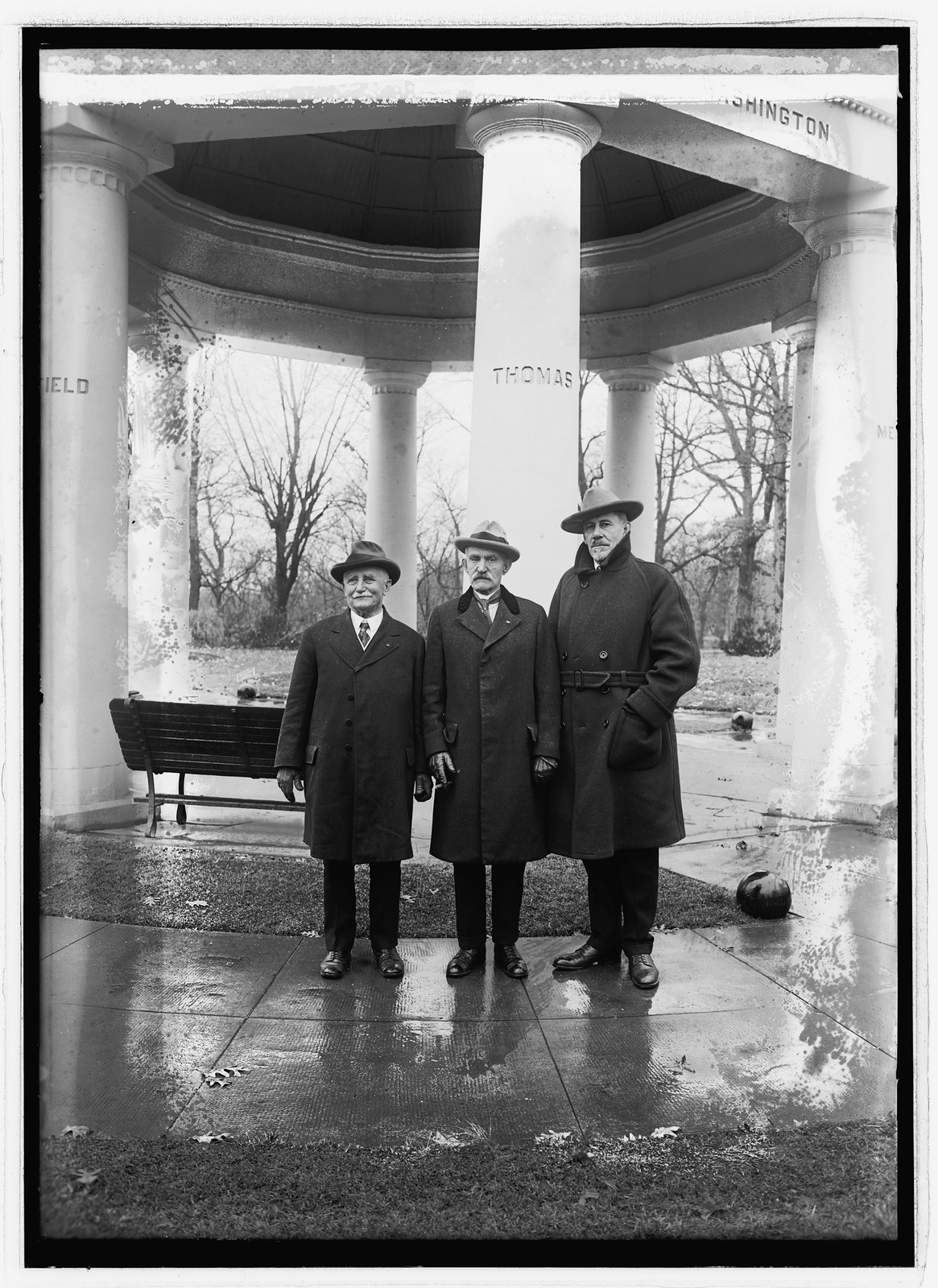 44909, [19]22 December 14. — historic photograph