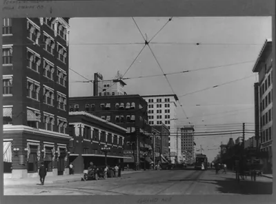 [Grand Avenue business district, Oklahoma City, Oklahoma with Terminal Building of Oklahoma Railway Co. on left]