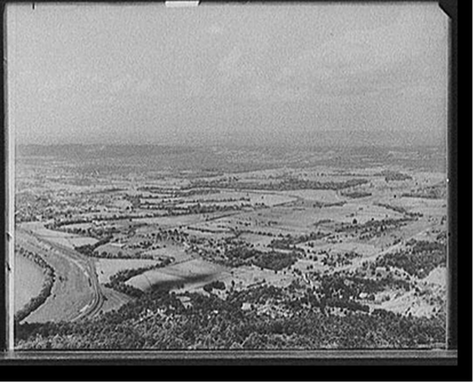 Chattanooga : the Tennessee River from Lookout Mountain, c1902. — historic photograph