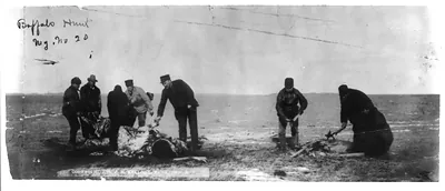 [8-man buffalo hunt - skinning a carcass]
