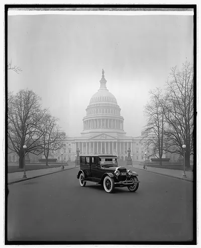 Ford Motor Co., Lincoln at Captiol, [Washington, D.C.]