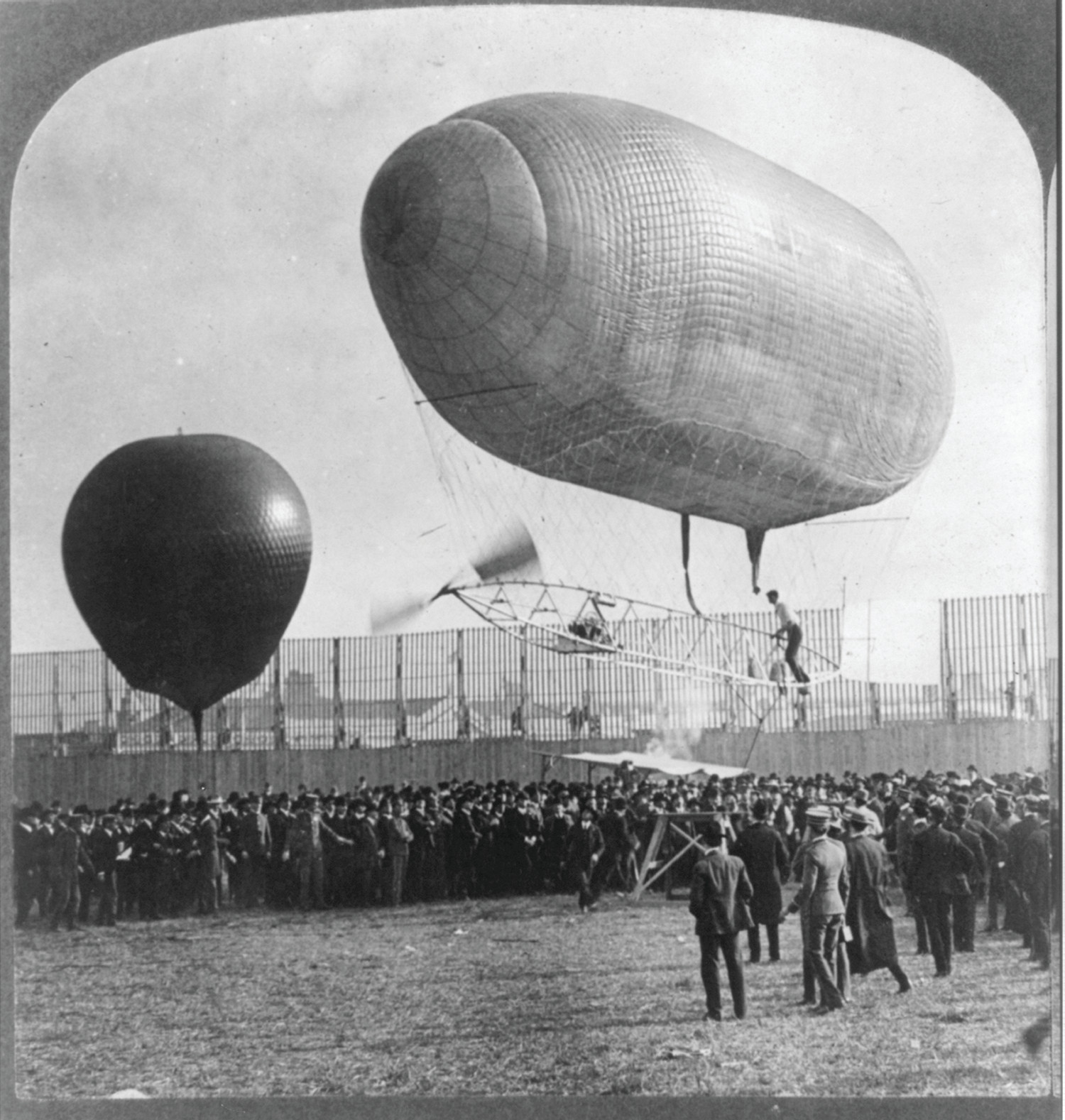 The California Arrow" starting with aeronaut Knabenshue in its first successful flight at the St. Louis World's Fair", c1905. — historic photograph