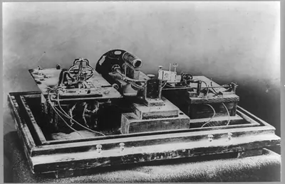 [Motion picture device]