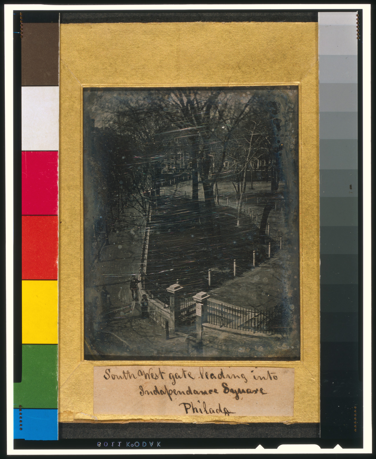 South West gate leading into Indapendance [i.e., Independence] Square, Philada., [between 1840 and 1860] — historic photograph