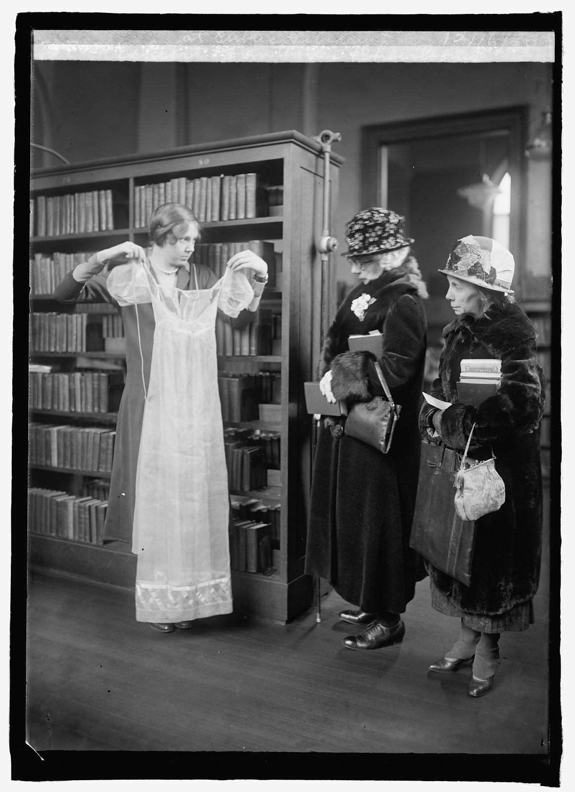 Exhibit of antiques & heirlooms at Public Library, 12/16/25, [19]25 December 16. — historic photograph