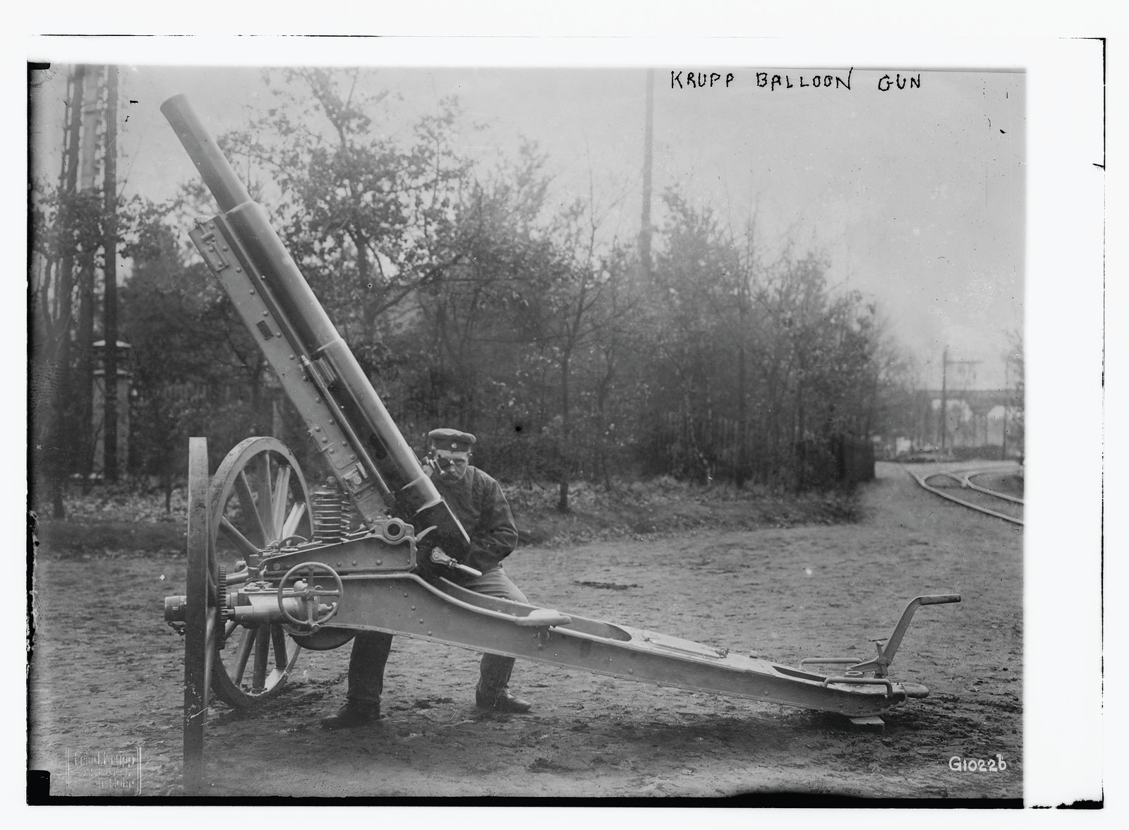 Krupp balloon gun, n/a — historic photograph