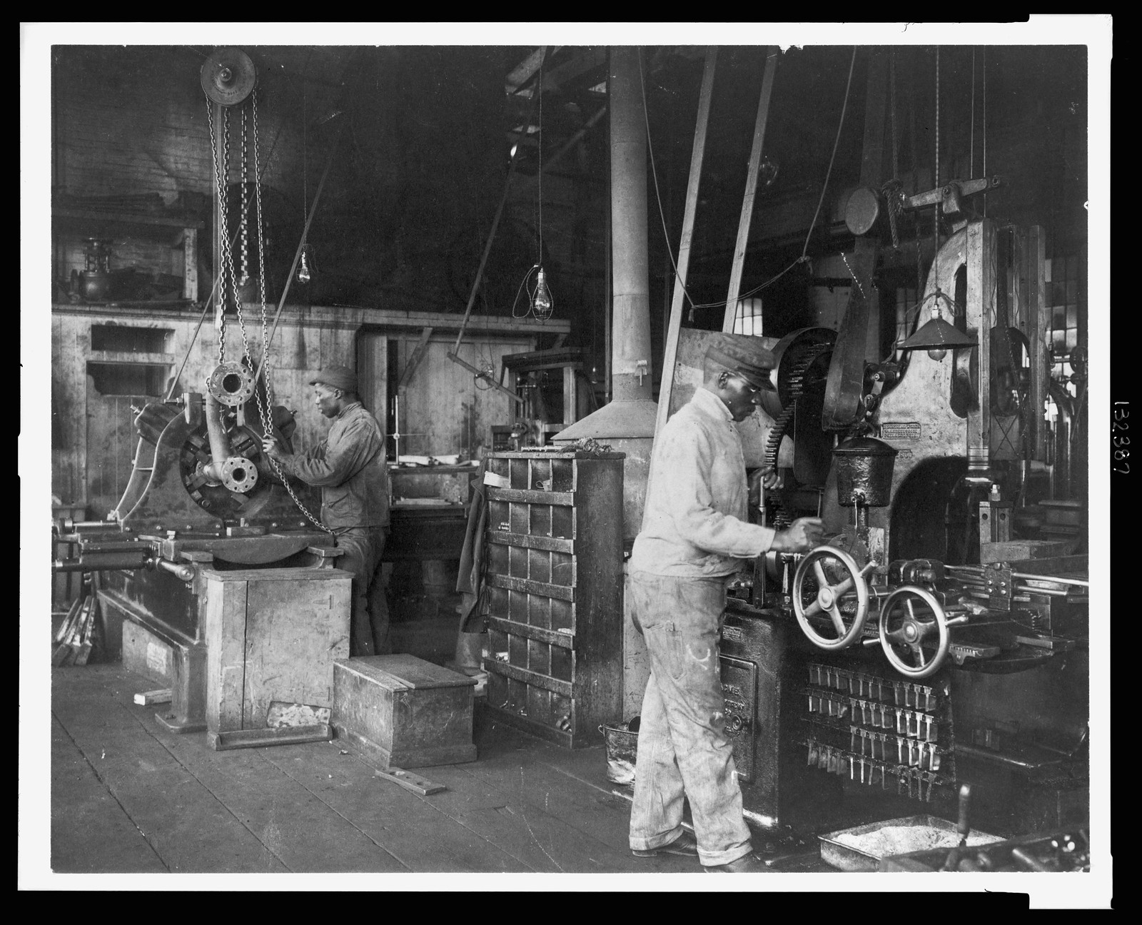 [Student shipbuilders at Newport News, Virginia], [1899 or 1900] — historic photograph