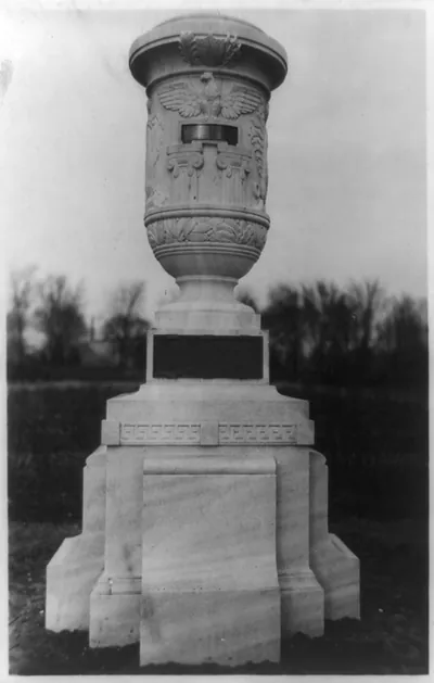 [Potomac Park, Rose Garden, Cuban urn commemorating the victims of the Maine, Washington, D.C.]