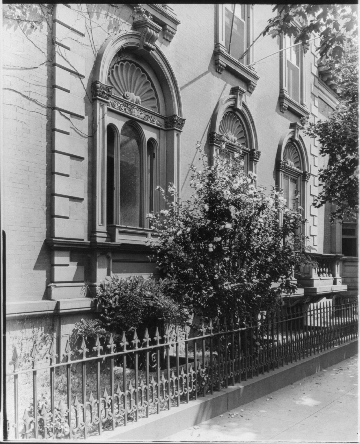 Corcoran House, at NE corner of Conn. and H, N.W., Washington, D.C., [ca. 1900] — historic photograph