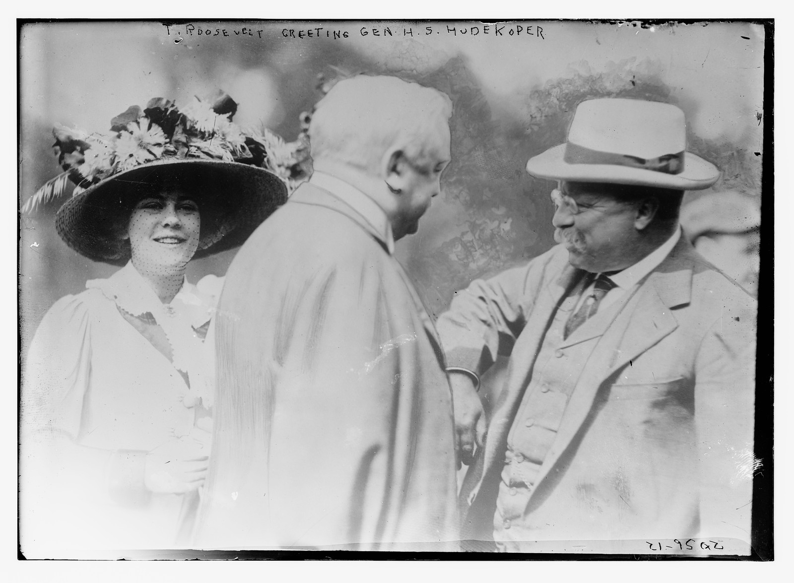 T. Roosevelt greeting Gen. H.S. Hudekoper, n/a — historic photograph