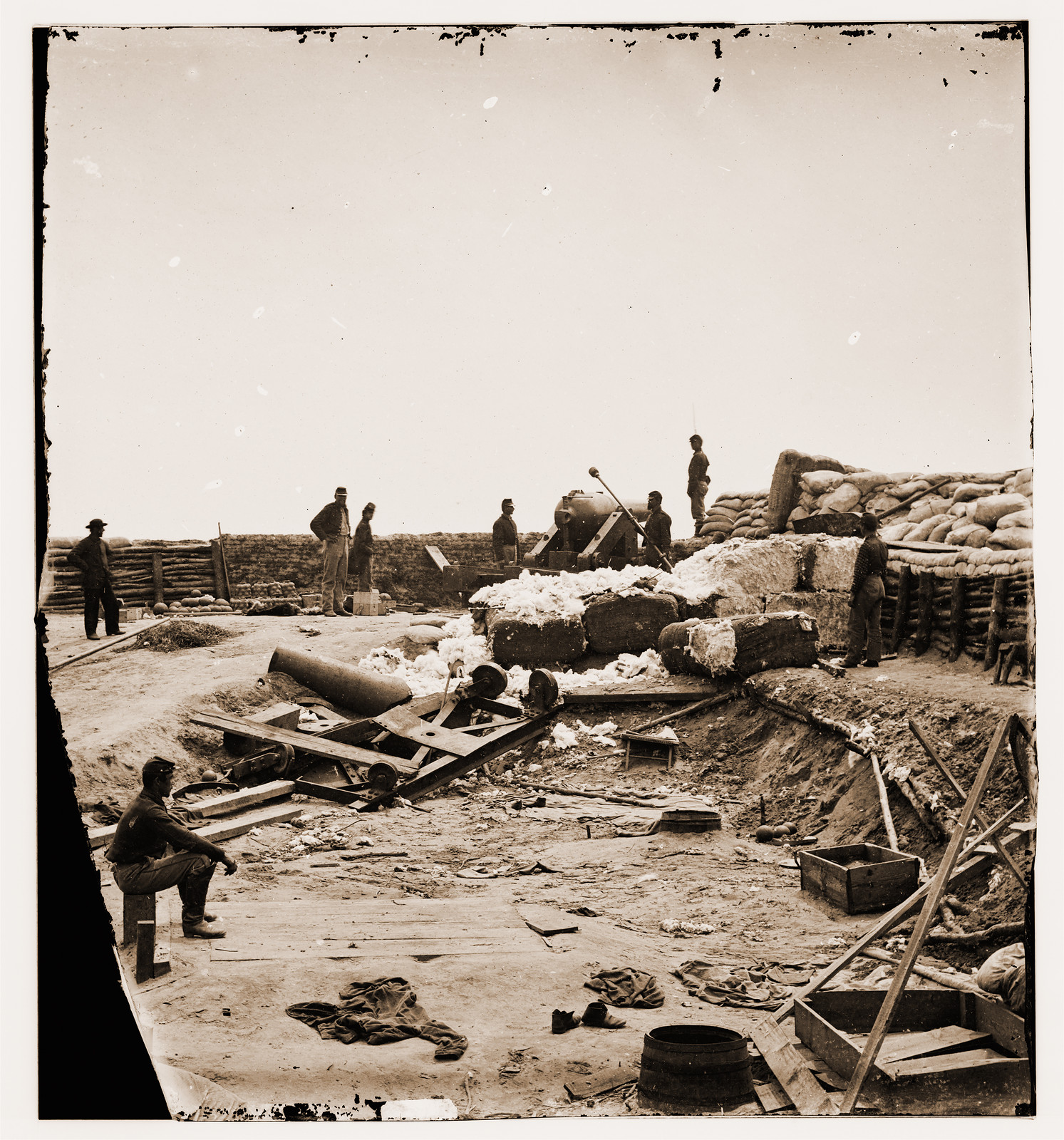 Yorktown Virginia (vicinity). Confederate fortifications reinforced with bales of c, 1862 — historic photograph