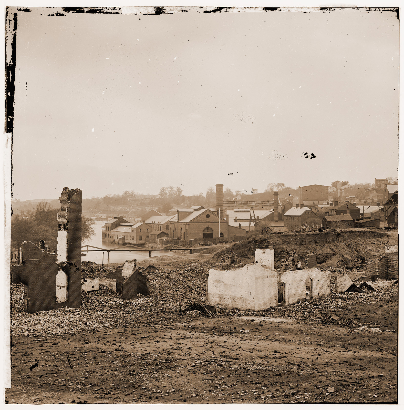 Richmond Virginia. View of Tredegar Iron Works, 1865 — historic photograph