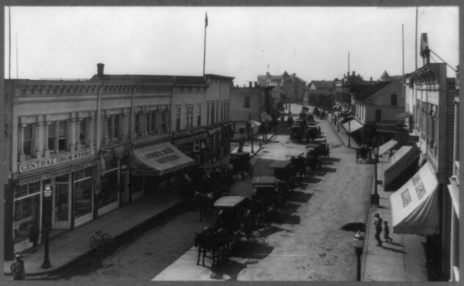 Street scene in business district, Mackinac Island City, Michigan, [between 1890 and 1910] — historic photograph
