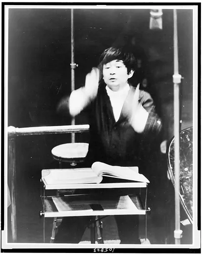 [Seiji Ozawa conducting the Chicago Symphony Orchestra]