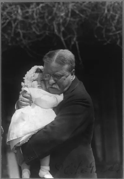 [Theodore Roosevelt holding granddaughter]