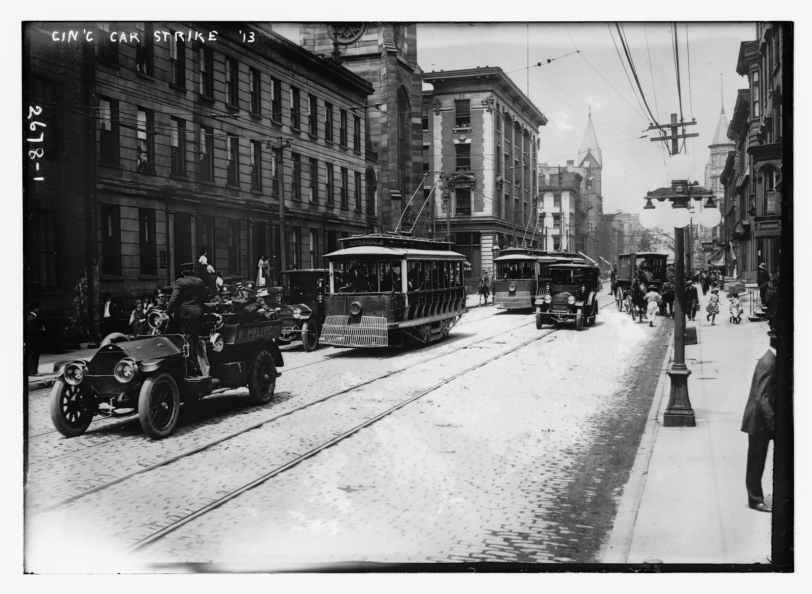 Cincinnati car strike, 1913 — historic photograph