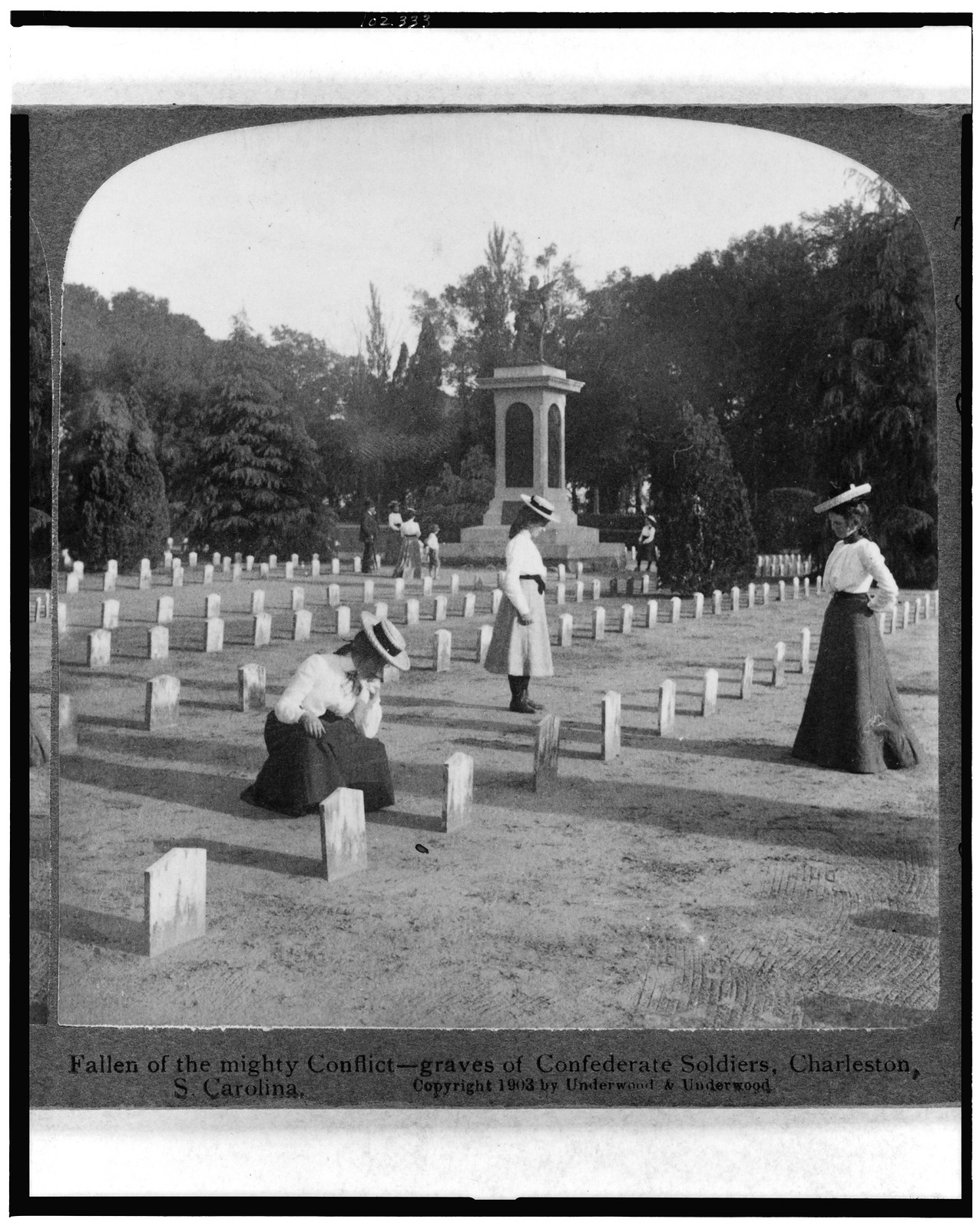 Fallen of the mighty conflict--graves of Confederate soldiers, Charleston, S. Carolina, New York : Underwood & Underwood, publishers, c1903. — historic photograph