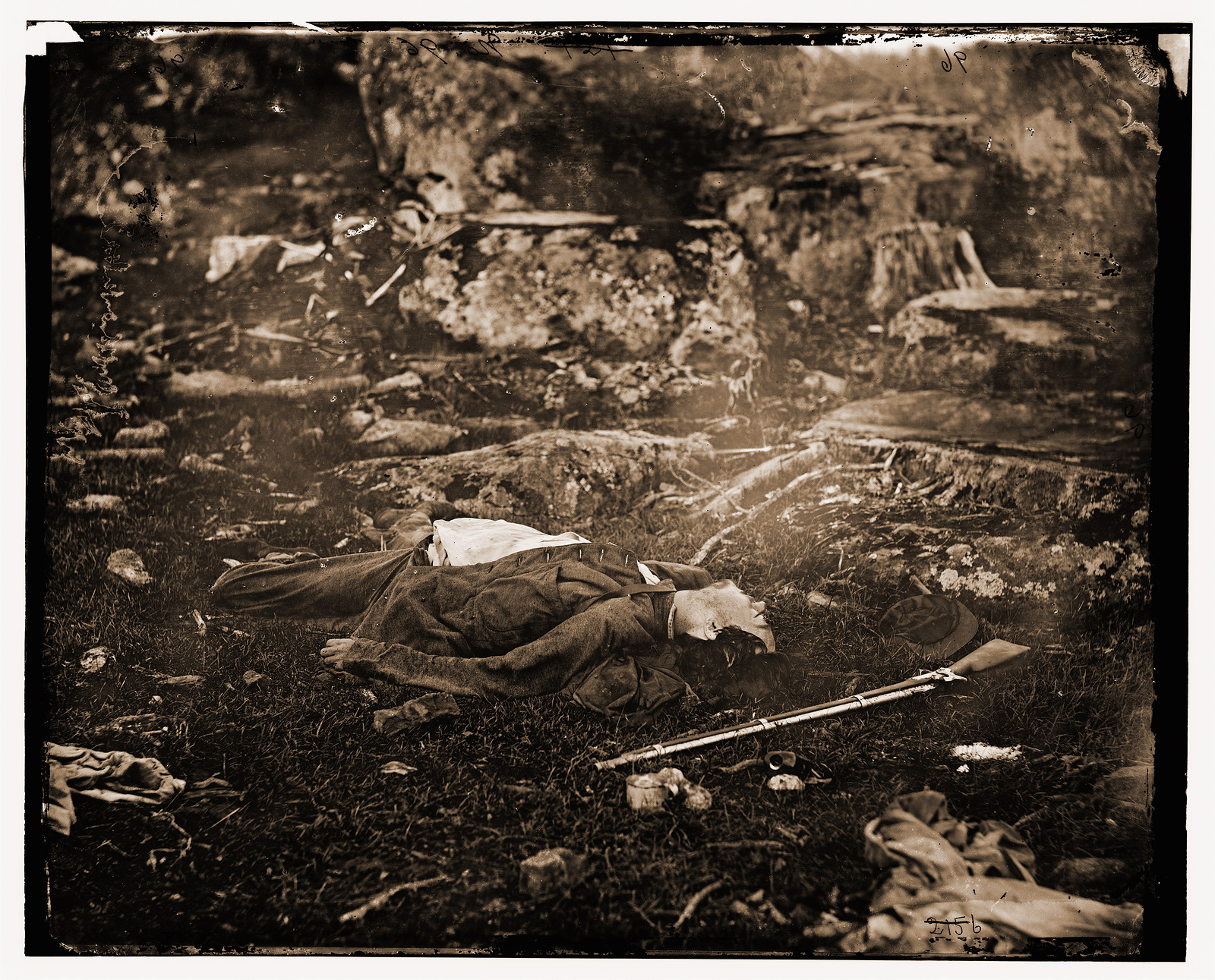 Gettysburg Pennsylvania. Dead Confederate sharpshooter in The devils den., 1863 — historic photograph