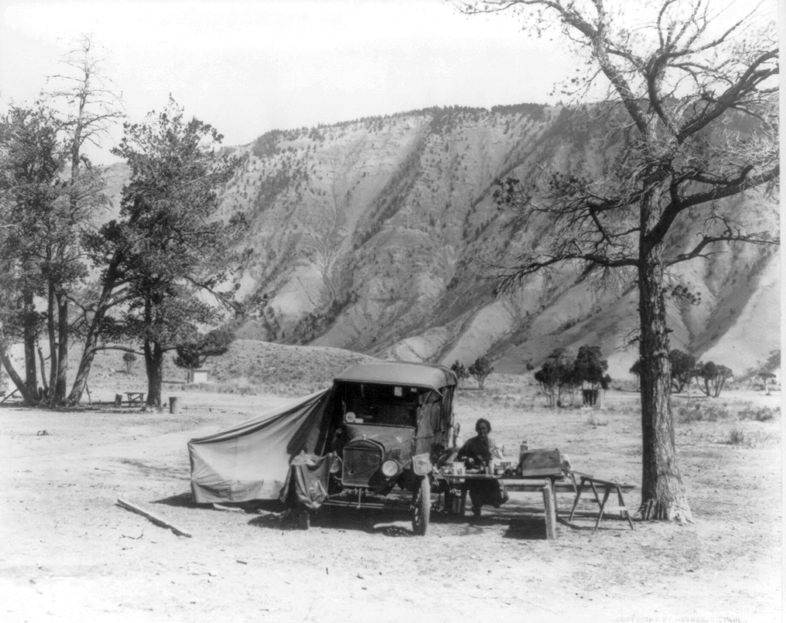 [Wyo. - Yellowstone Nat. Park - auto camped at mammoth (public auto camp)], c1920. — historic photograph