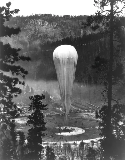 [Explorer II on the floor of the Stratobowl near Rapid City, South Dakota, 5 mins. before the ascent to the stratosphere by Capt. Albert Stevens and Capt. Orvil Anderson for the world altitude record]