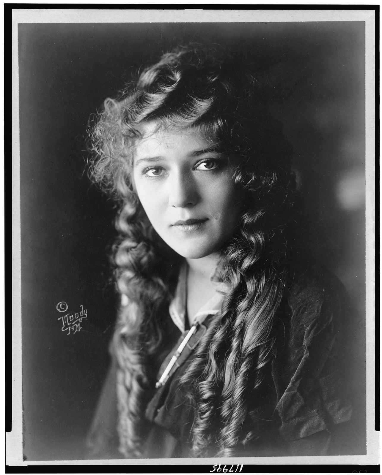 [Mary Pickford, head-and-shoulders portrait, facing front] / Moody, N.Y., [between 1910 and 1920] — historic photograph
