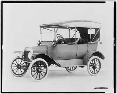 [Ford automobile, made between 1900 and 1920]