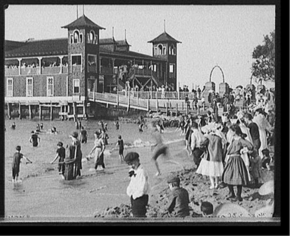 [Gordon Park, bathing pavilion, Cleveland, Ohio], [between 1900 and 1910] — historic photograph