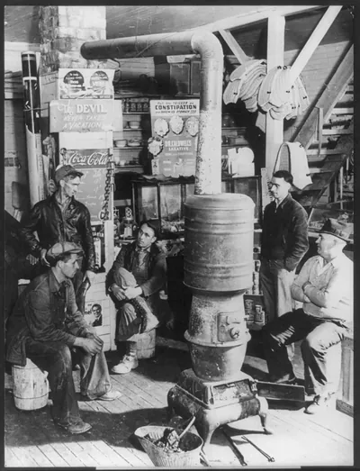 Hull, Cordell 1871-1955 - [Edd Hull and 3 cousins around stove in his general store at Armathwaite, Tenn.]