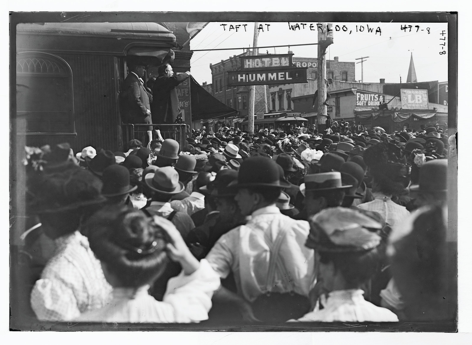 Taft speaking from train, Waterloo, Iowa, 1908 — historic photograph