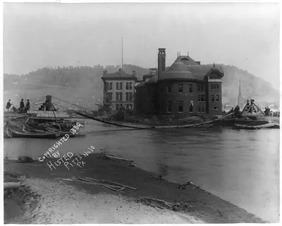 Pontoon bridge across Conemaugh river, Johnstown Flood, May 31st, 1889