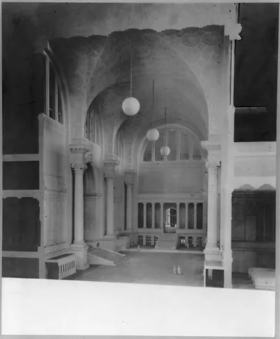 [Pennsylvania Railroad Station, N.Y.C.: Interior from 33rd Street]