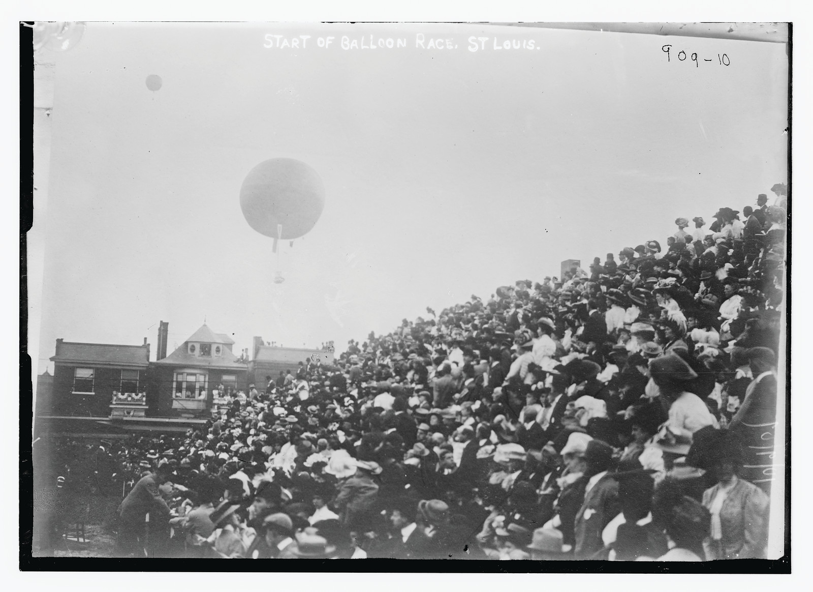 Crowd in stands, balloon overhead, at start of balloon race, St. Louis, 10/9/07. — historic photograph