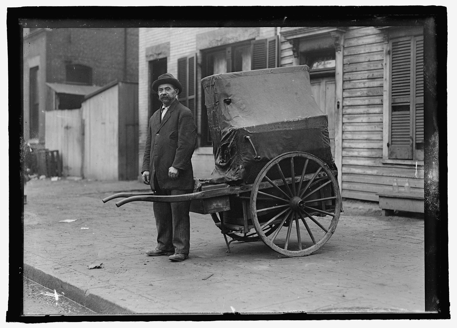 Organ grinder, [between 1909 and 1940] — historic photograph