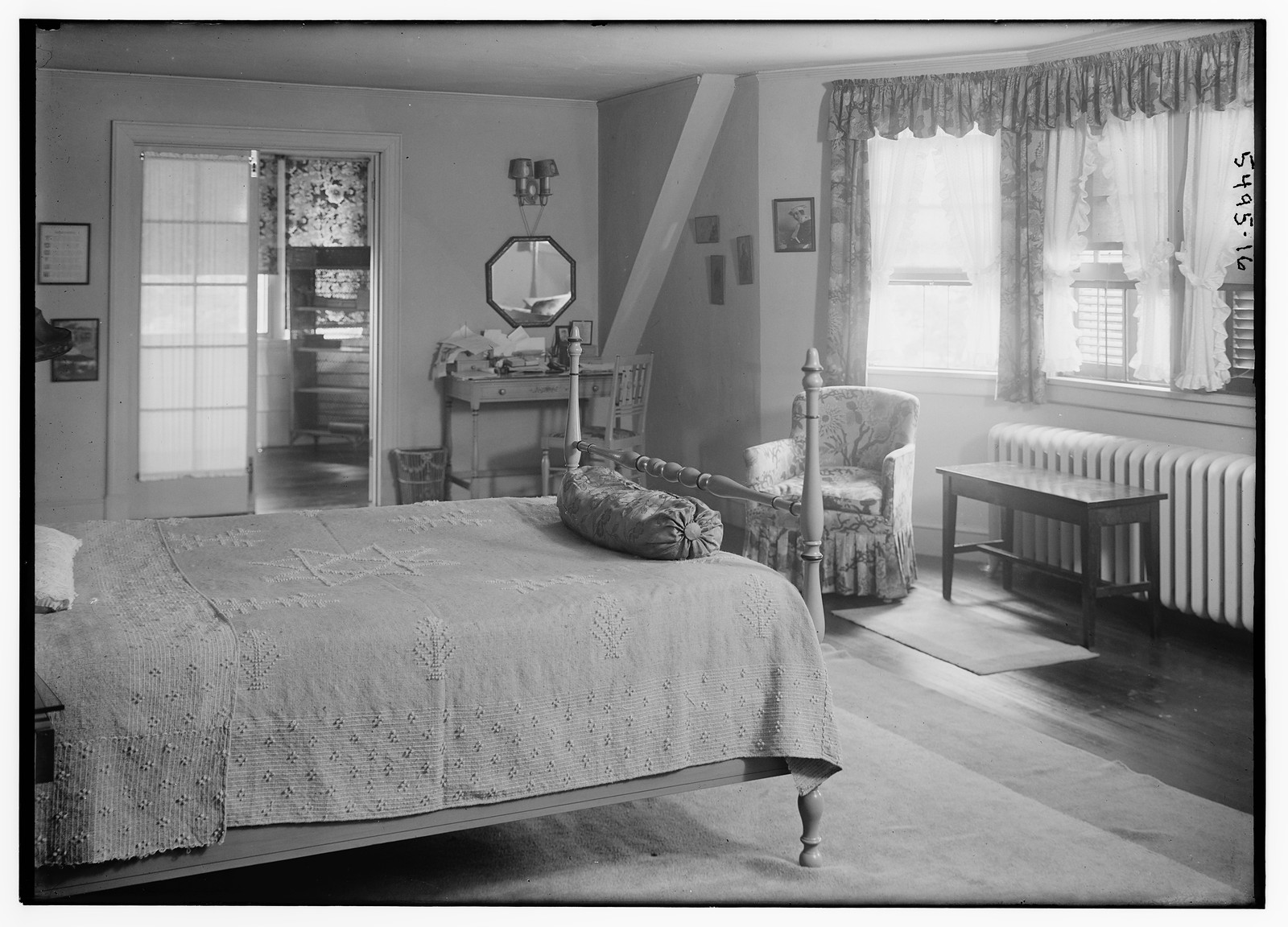 Bedroom, n/a — historic photograph