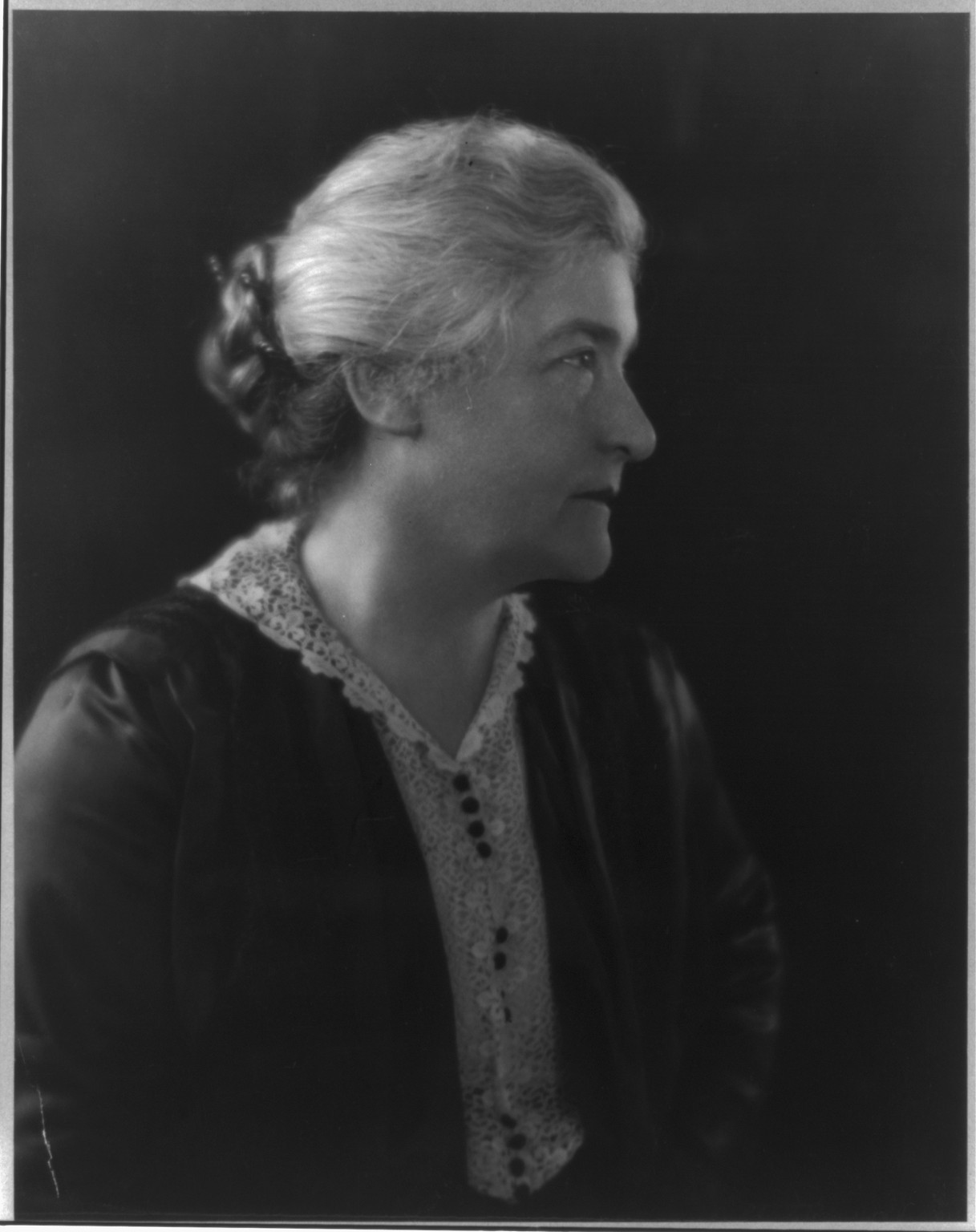 [Mary Carey Thomas, President of Bryn Mawr College, half-length portrait, right profile] — historic photograph