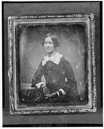 Daguerreotype portrait of a seated woman with a lace collar