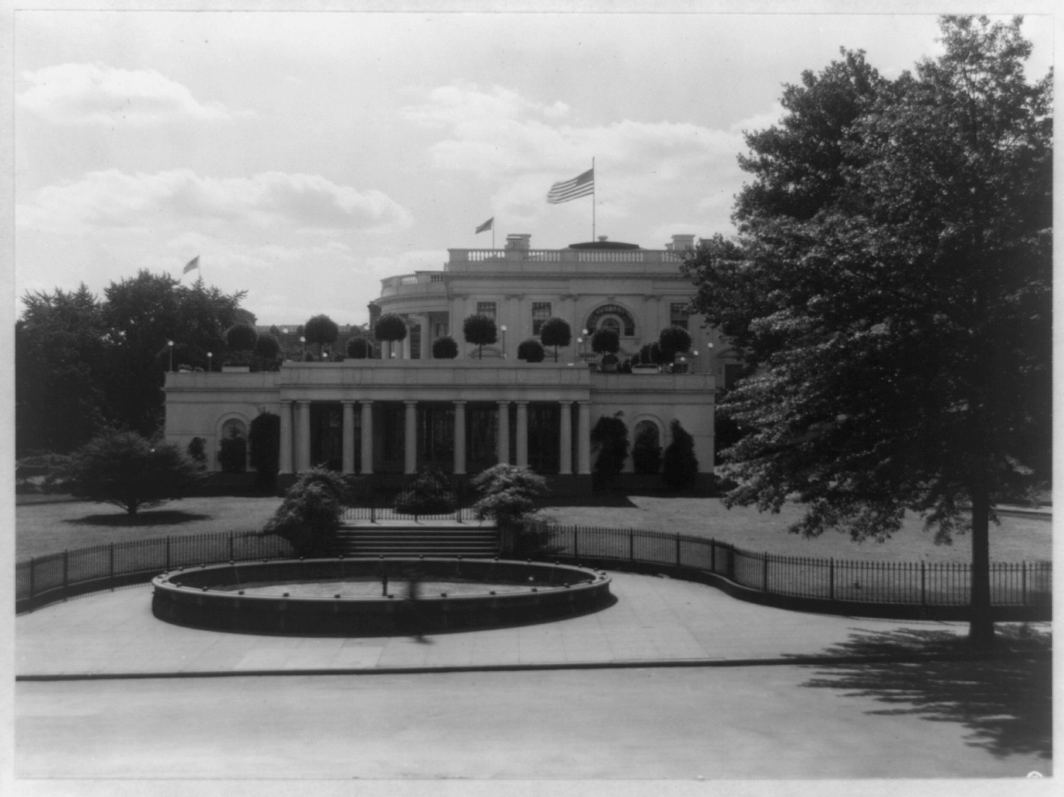 East entrance of the White House, Washington, D.C., c1919 Sept. 8. — historic photograph