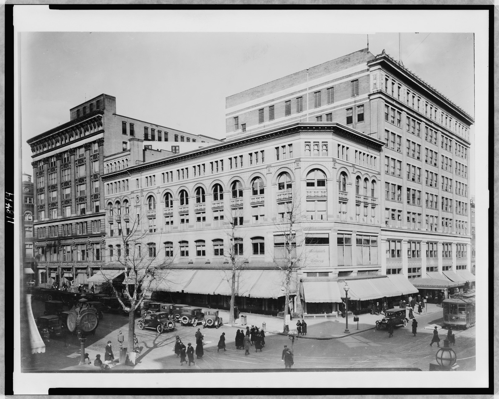 [Exterior of Woodward & Lothrop department store, Washington, D.C.], [between 1910 and 1930] — historic photograph