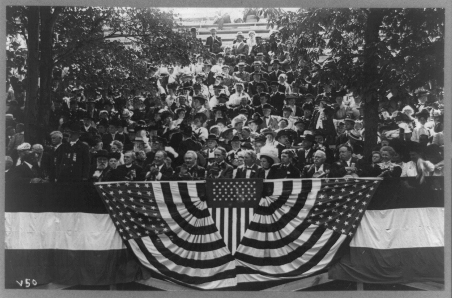 [Pres. Taft on flag-draped reviewing stand, Toledo, Ohio], c1908. — historic photograph