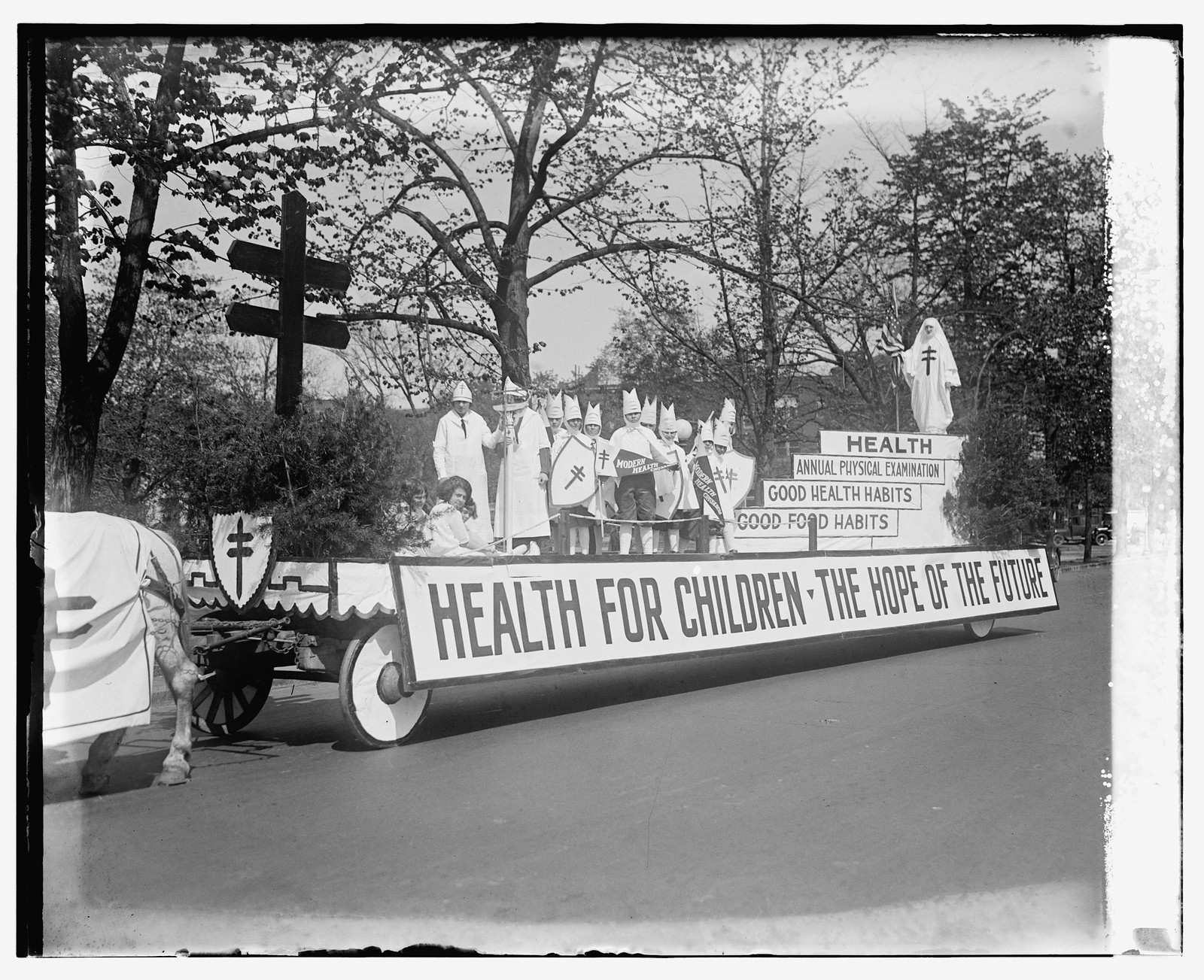 Am. Child Health Assn. float, 5/1/24, [19]24 May 1. — historic photograph