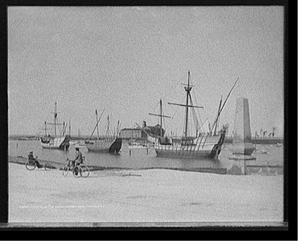 Caravels and La Ribida [i.e., Rabida], [Sanitarium for Children], Jackson Park, Chicago, Ill., [1905?] — historic photograph