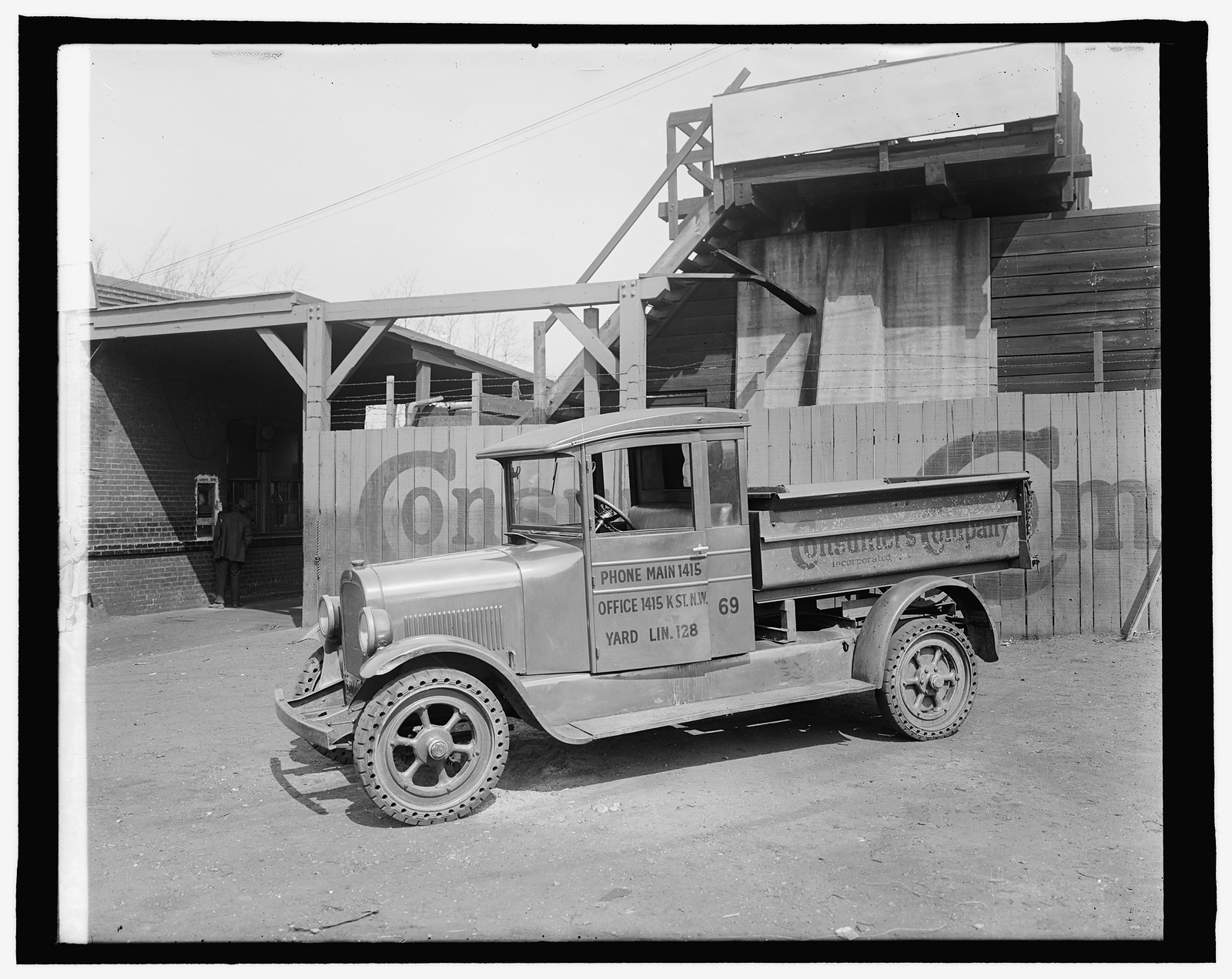 Semmes Motor Co., Consumer's Co. truck, [between 1909 and 1940] — historic photograph