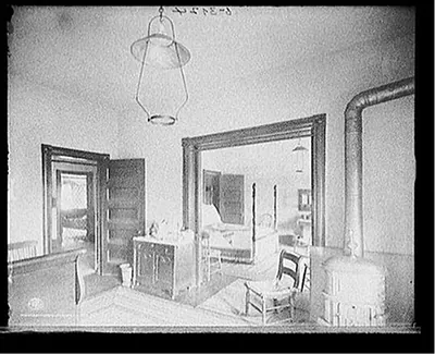 Bedrooms, log cabin, Palmer Park, Detroit, Mich.