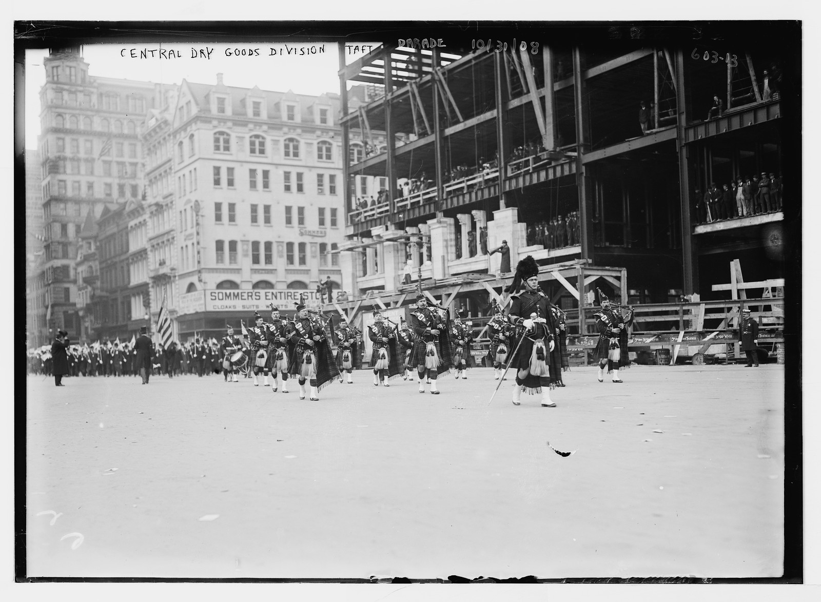 Taft Parade, Central Dry Goods Div., with bagpipes, New York, 1908 — historic photograph