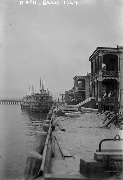 Ellis Island (dock)