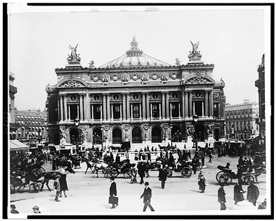 [Exterior of Paris Opera House]